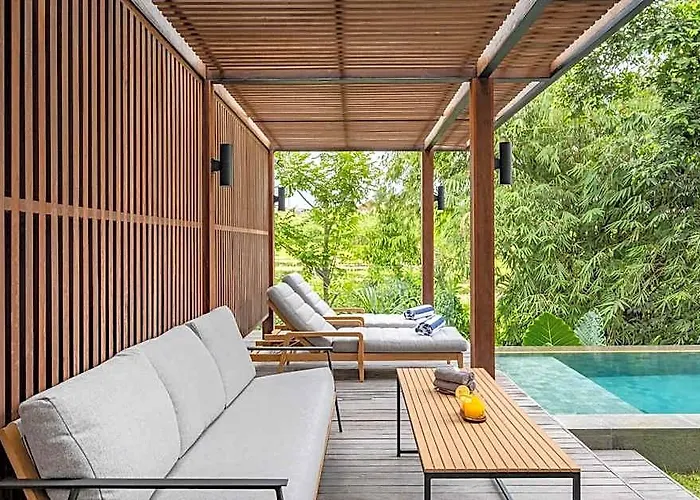 The Frame Combines Modern Design With Nature. Villa Pererenan