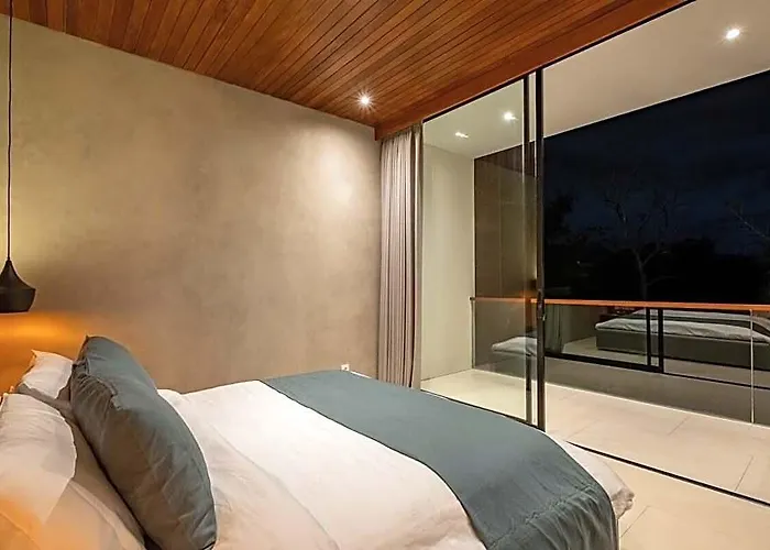 The Frame Combines Modern Design With Nature. Villa Pererenan